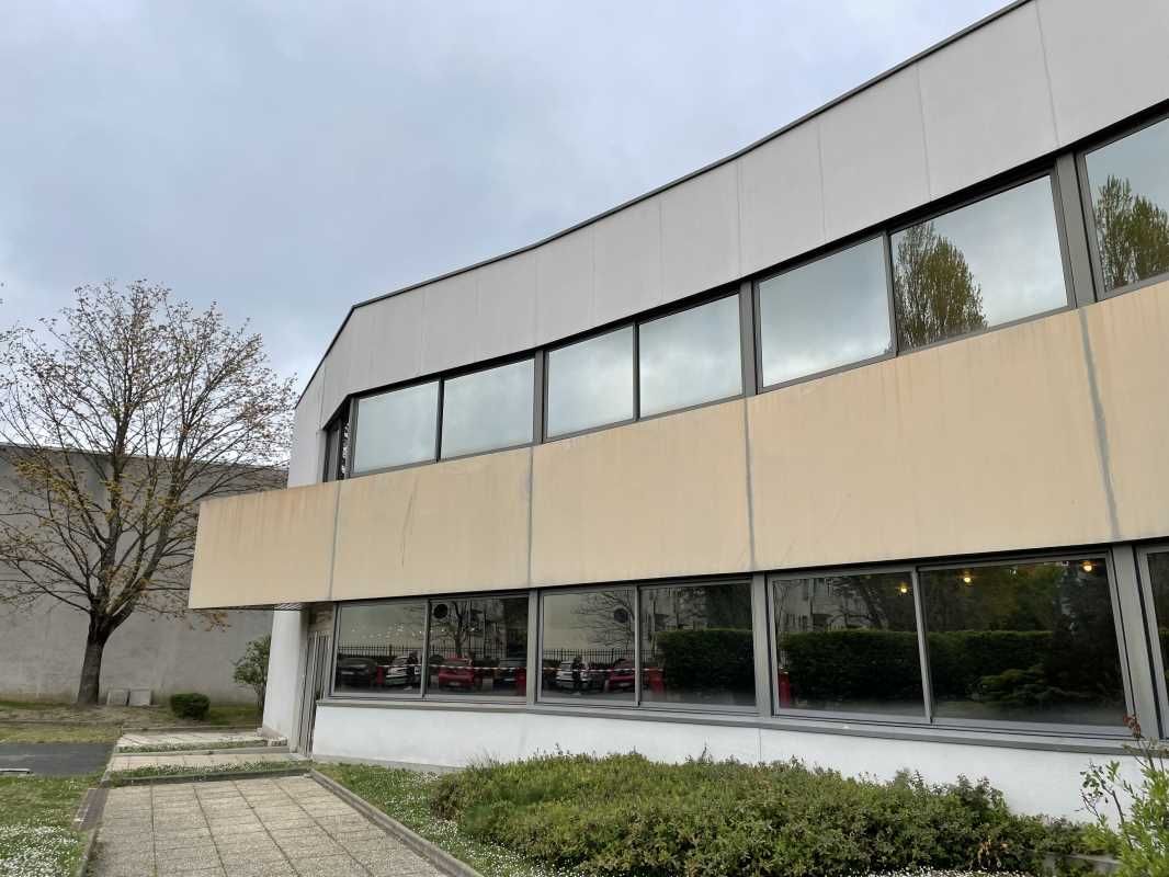 Idéalement situé à proximité de l'A3, N3 et des t