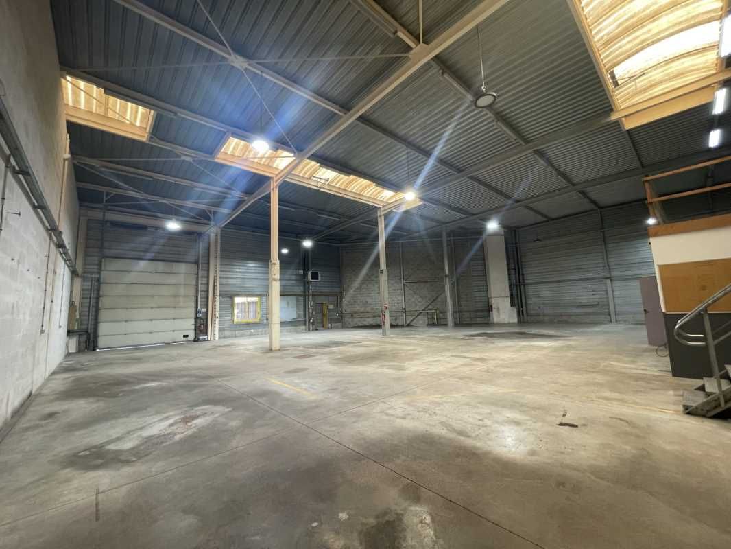 Idéalement situé à proximité de l'A3, N3 et des t