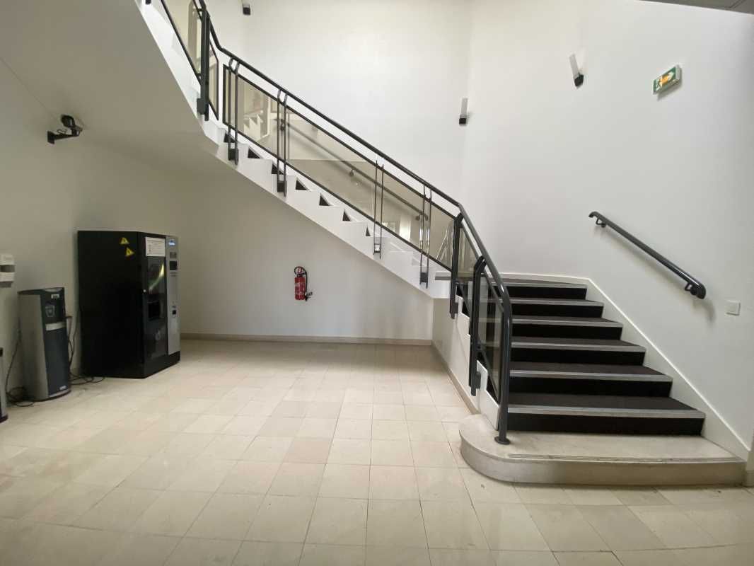 Dans un site gardienné composé de 8 bâtiments à u