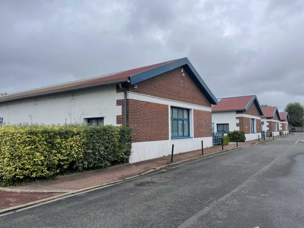 Dans un parc gardienné à proximité immédiate de l