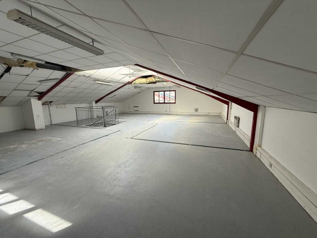 Dans un parc gardienné à proximité immédiate de l