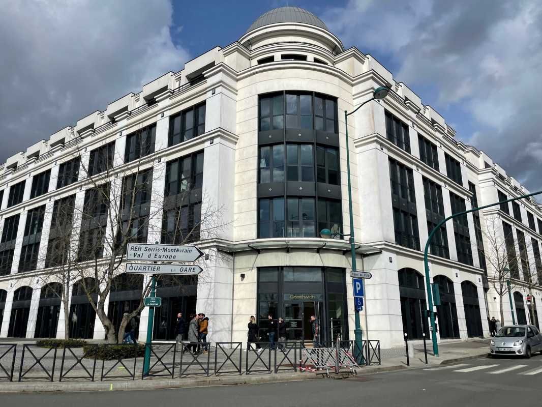 Au coeur de Val d'Europe,  situé au pied de la ga