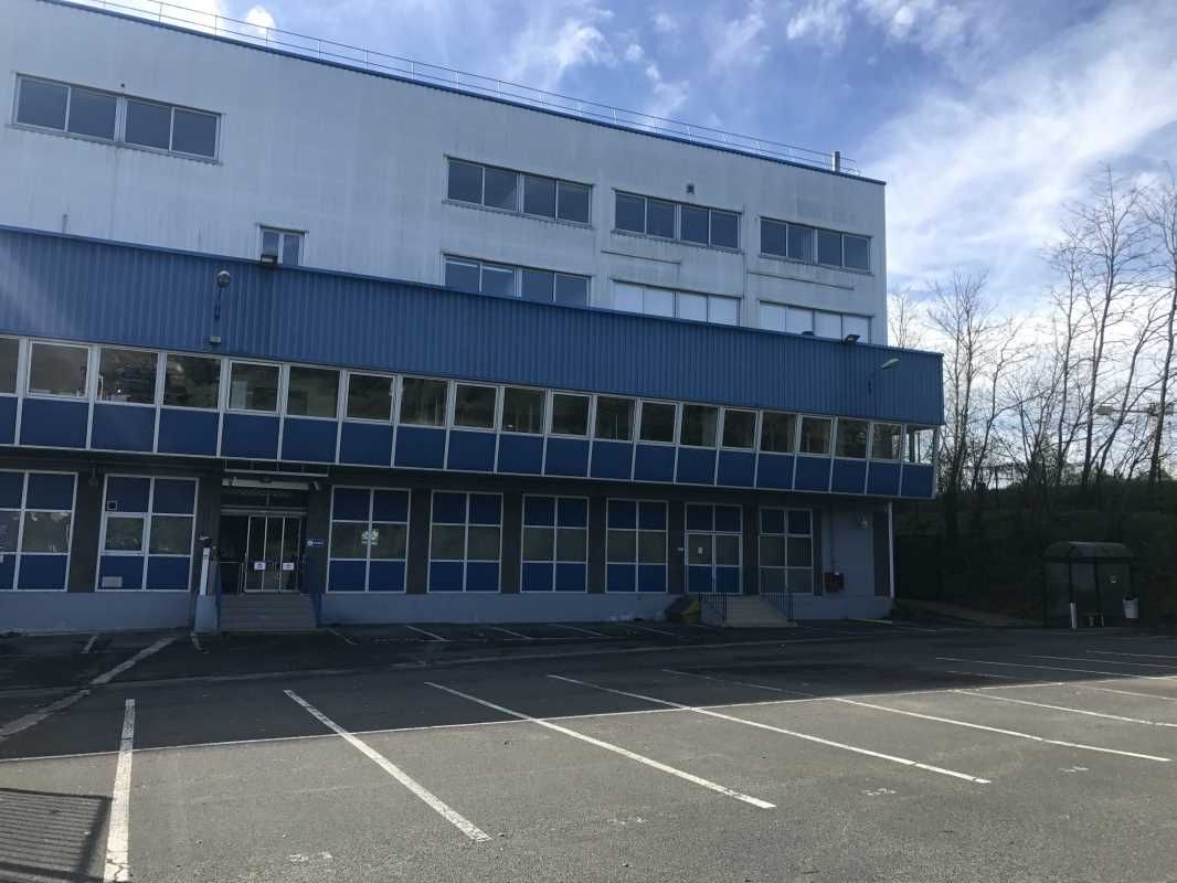 G2B REAL ESTATE vous propose à la location un bât