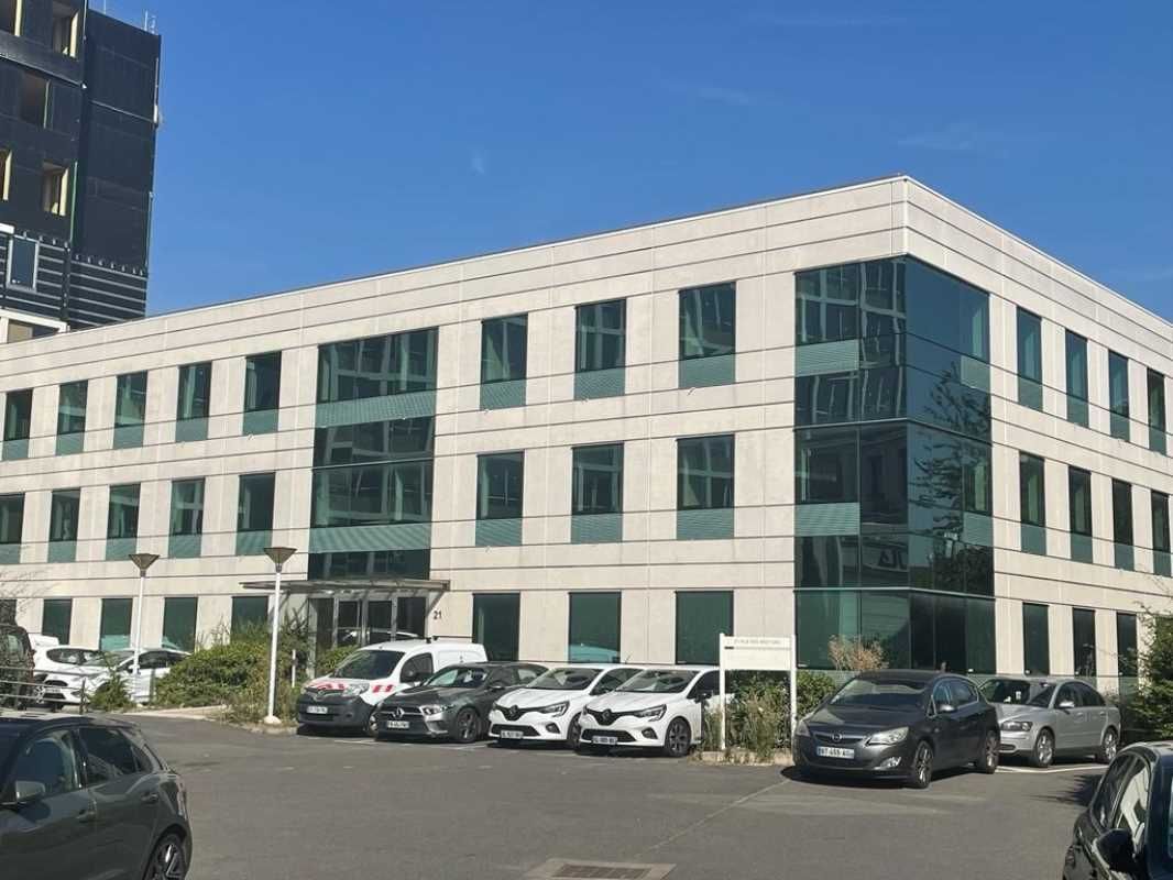 En plein coeur du secteur tertiaire de la Plaine-