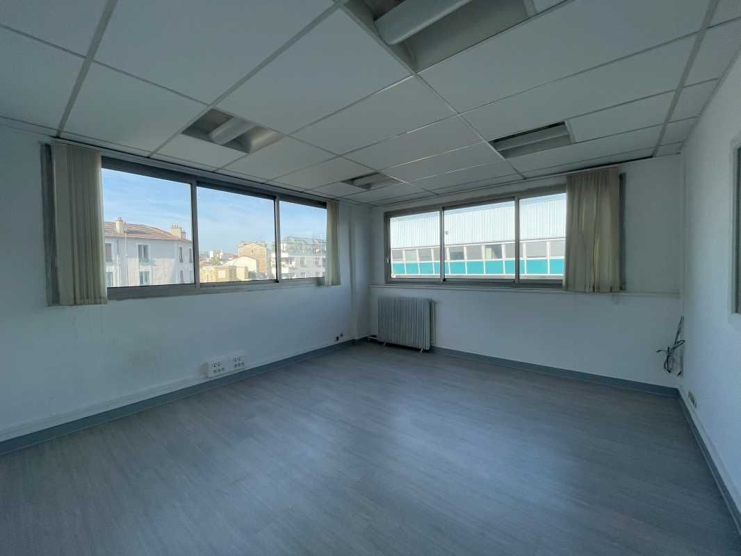 Situé idéalement au coeur d'Ivry-sur-Seine et à p