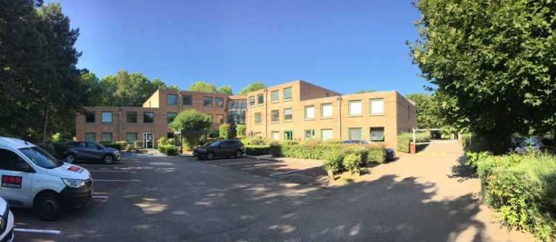 A proximité de l'autoroute A4, G2B REAL ESTATE vo