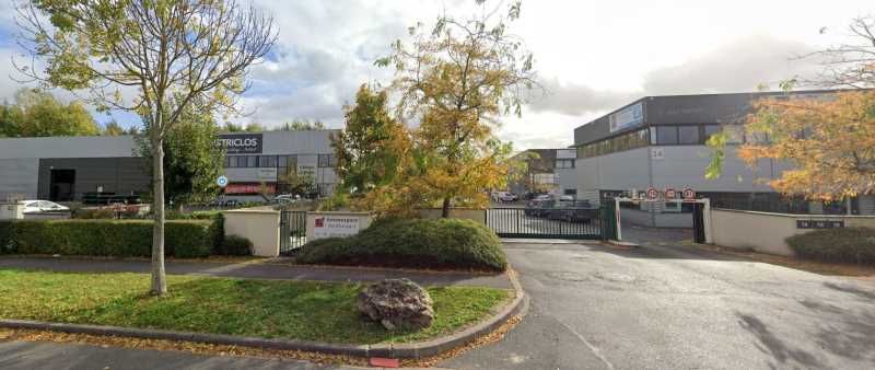 A proximité de l'autoroute A4, face au clos du Ch