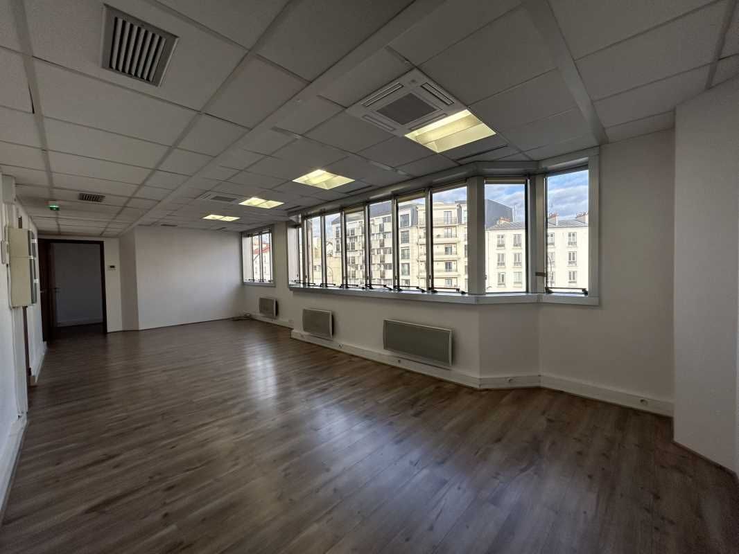 Au pied du métro ligne 1 « Saint Mandé » et à pro