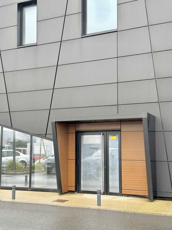 Au sein d'un parc sécurisé, G2B REAL ESTATE vous 