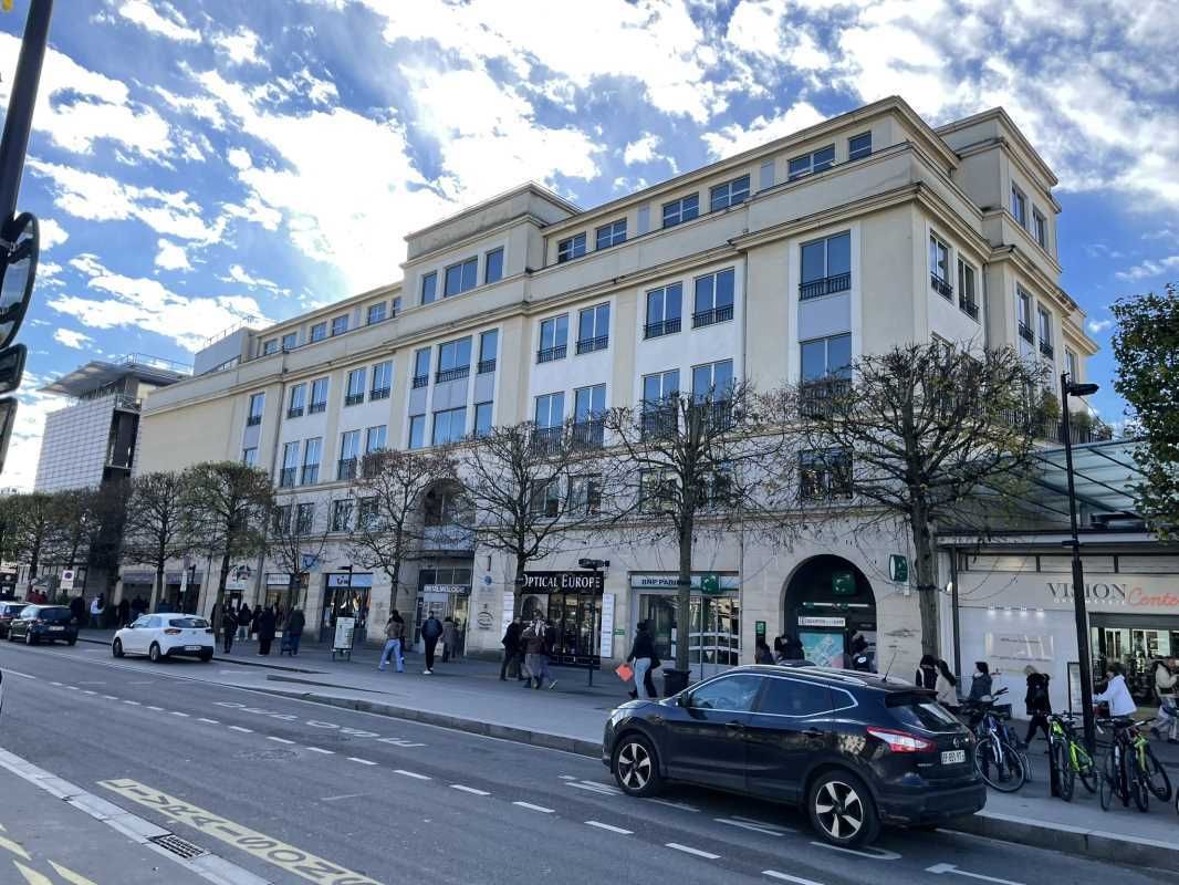 EXCLUSIVITE G2B REAL ESTATE  Au pied du RER "Val 