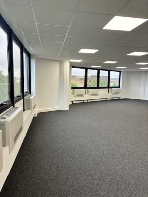 A proximité immédiate du RER A "Lognes", G2B REAL