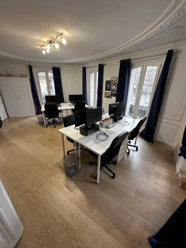 A proximité immédiate de la Gare du Nord, G2B REA