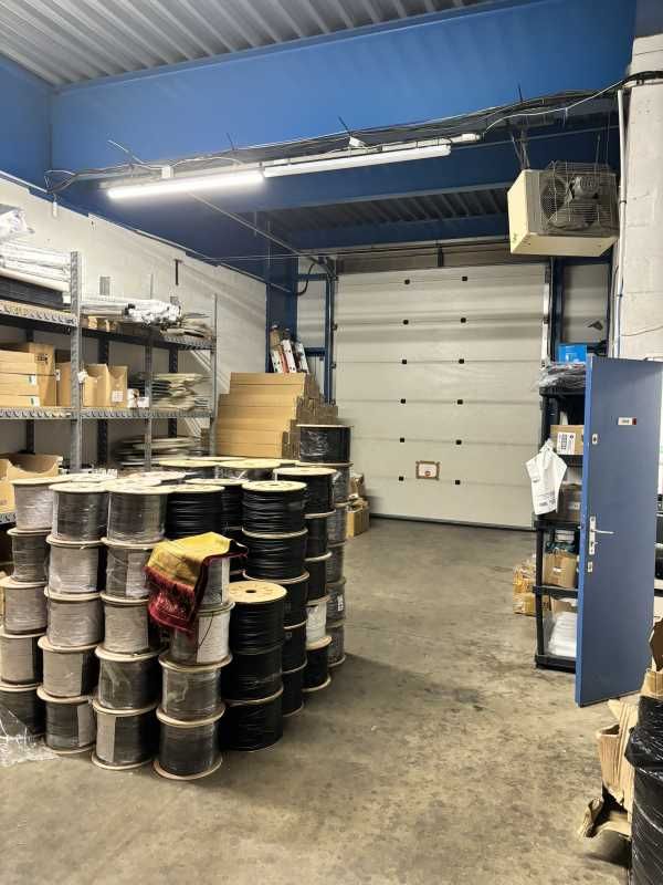 Au sein d'un parc d'activités clos et sécurisé, G