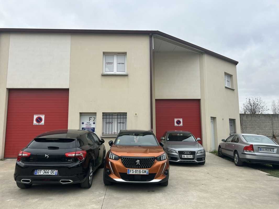 A proximité de l'autoroute A1, G2B REAL ESTATE vo