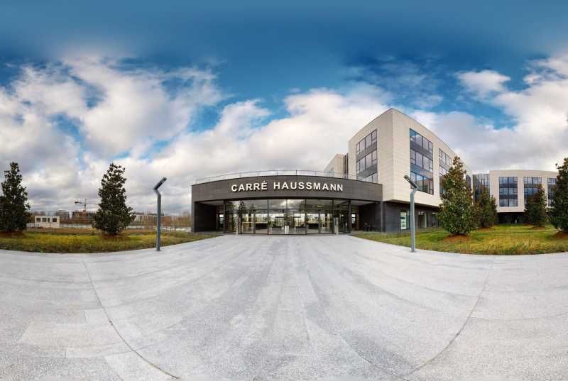 Accessible directement par l'autoroute A4 et, à 8