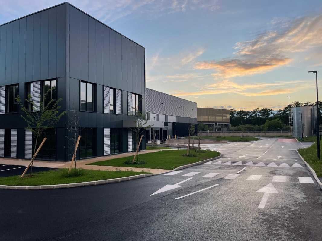 Dans un parc d'activité neuf composé de 2 bâtimen