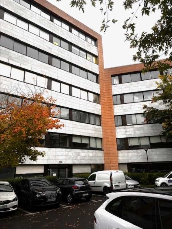 Dans un immeuble de bon standing, à proximité de 