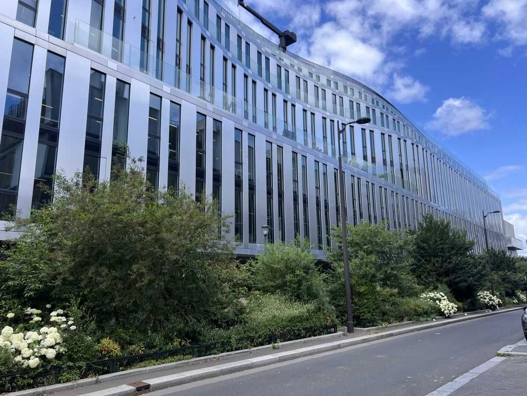 Au coeur du pôle tertiaire de la Porte des Lilas 