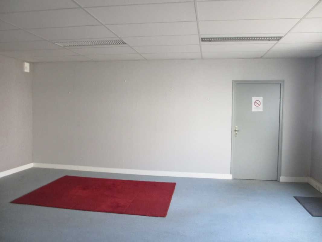 Idéalement placés à proximité de l'autoroute A86 