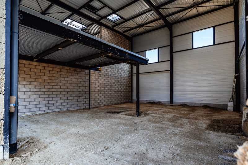 A proximité de l'autoroute A104, nous vous propos