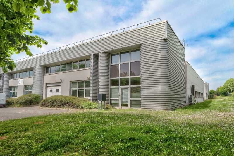 Situé dans un parc à usage mixte d'activité et de