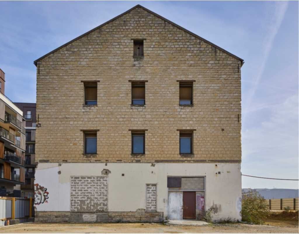 En bordure de Seine, à 3 kilomètres de la Porte d