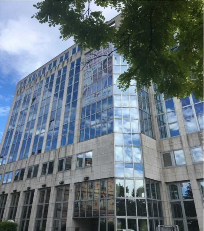 A 600 mètres de Paris, DBX CONSEIL vous propose à