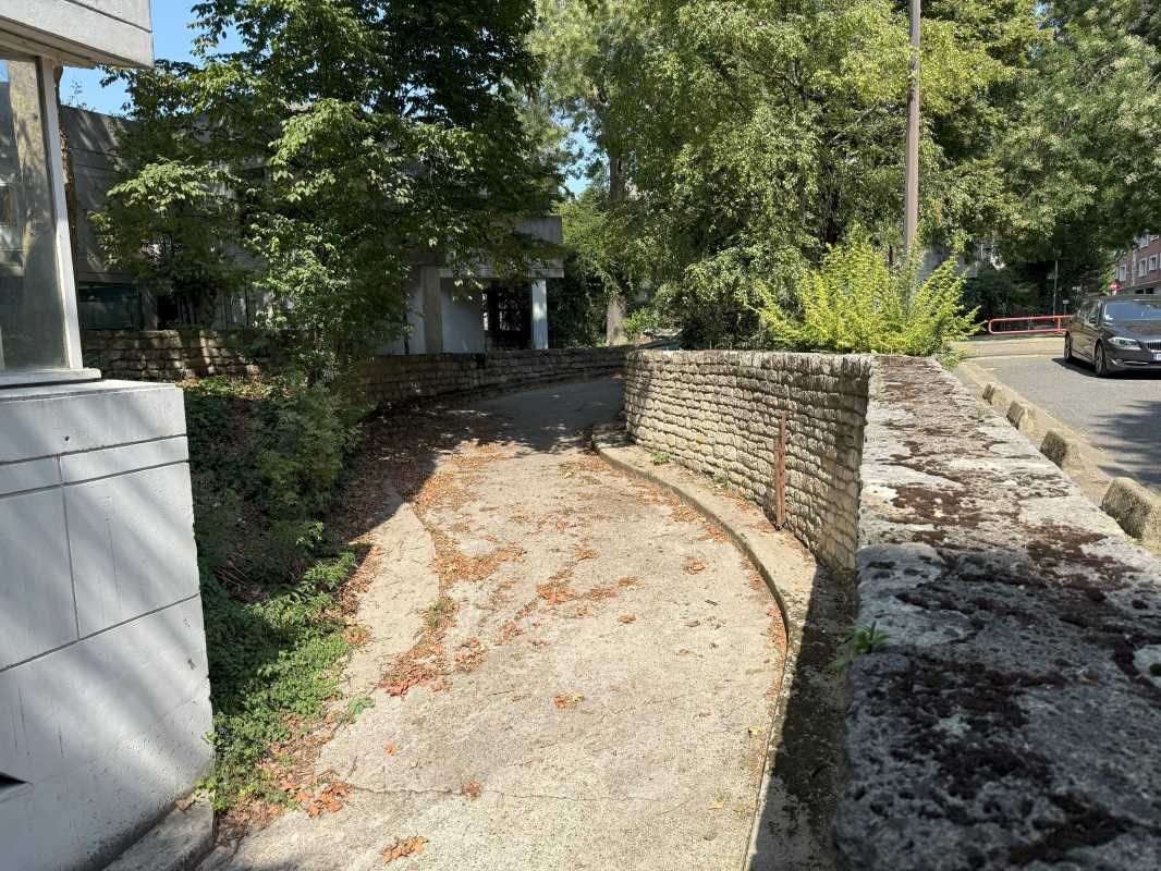 "G2B Real Estate vous propose des locaux d'activi