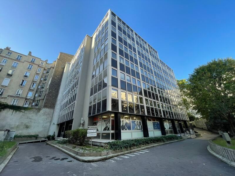 Situé au rez-de-chaussée du 43 rue d'Hautpoul, ce