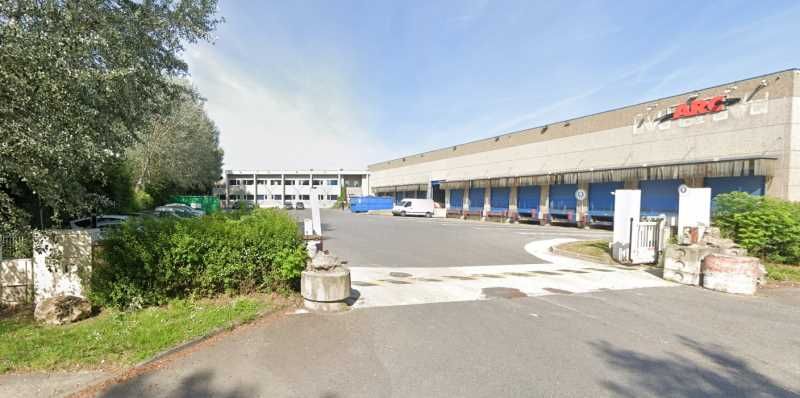 A proximité de l'autoroute A104, G2B REAL ESTATE 