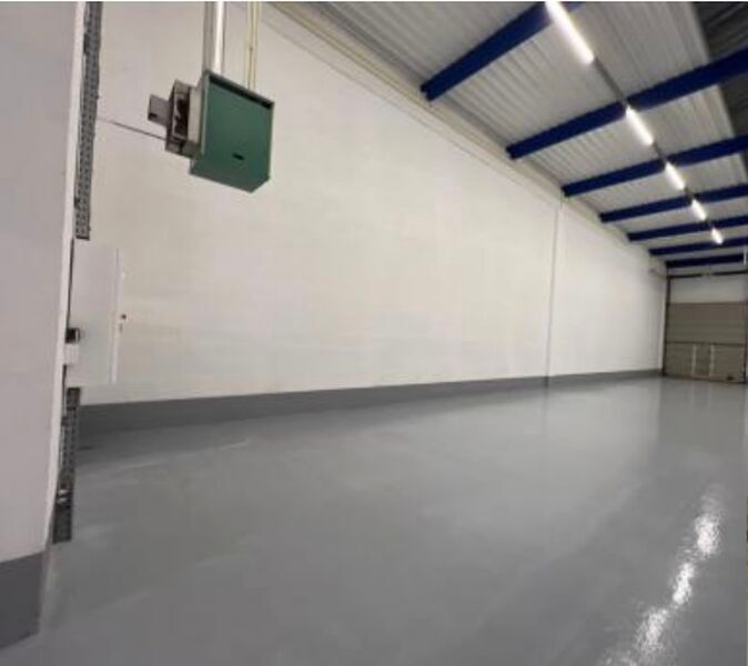 Locaux d'activité de 341 m² non divisibles à Loue