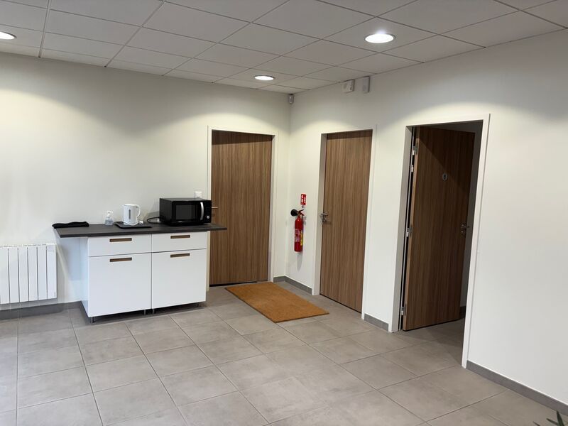 À proximité de l'A4 et et de l'A104, nous vous pr