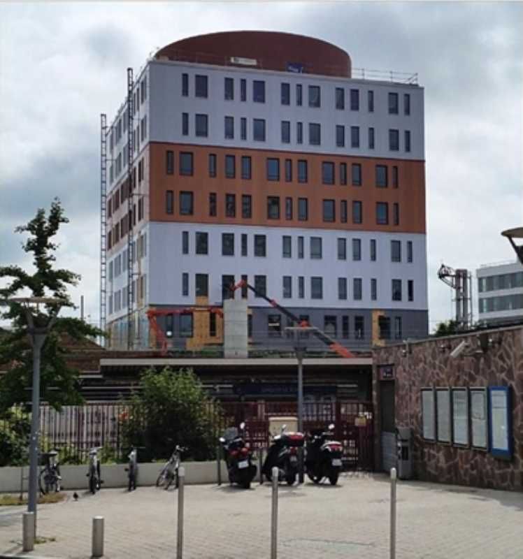 Des bureaux sont disponibles à la location à quel