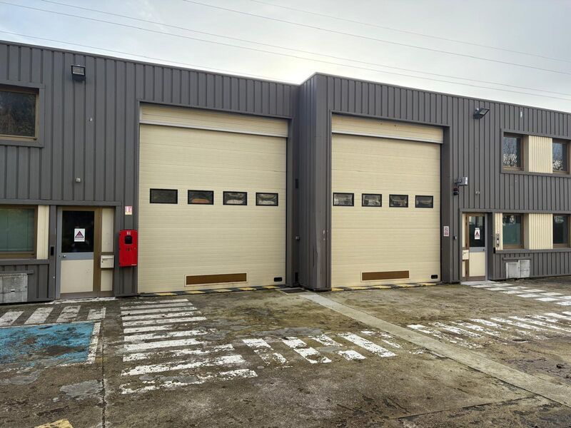 Nous vous proposons un bâtiment d'activité et de 