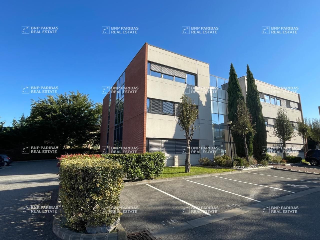 1626 m² pour ce bureaux en location à Balma