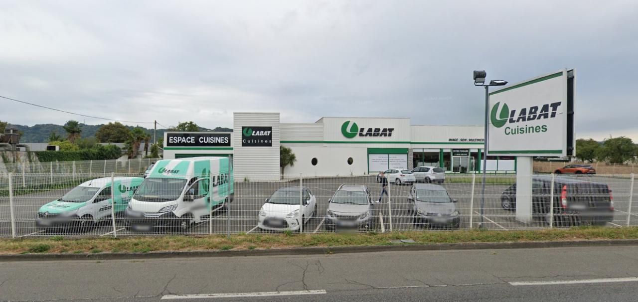 1000 m² pour ce local commercial en vente à Lons