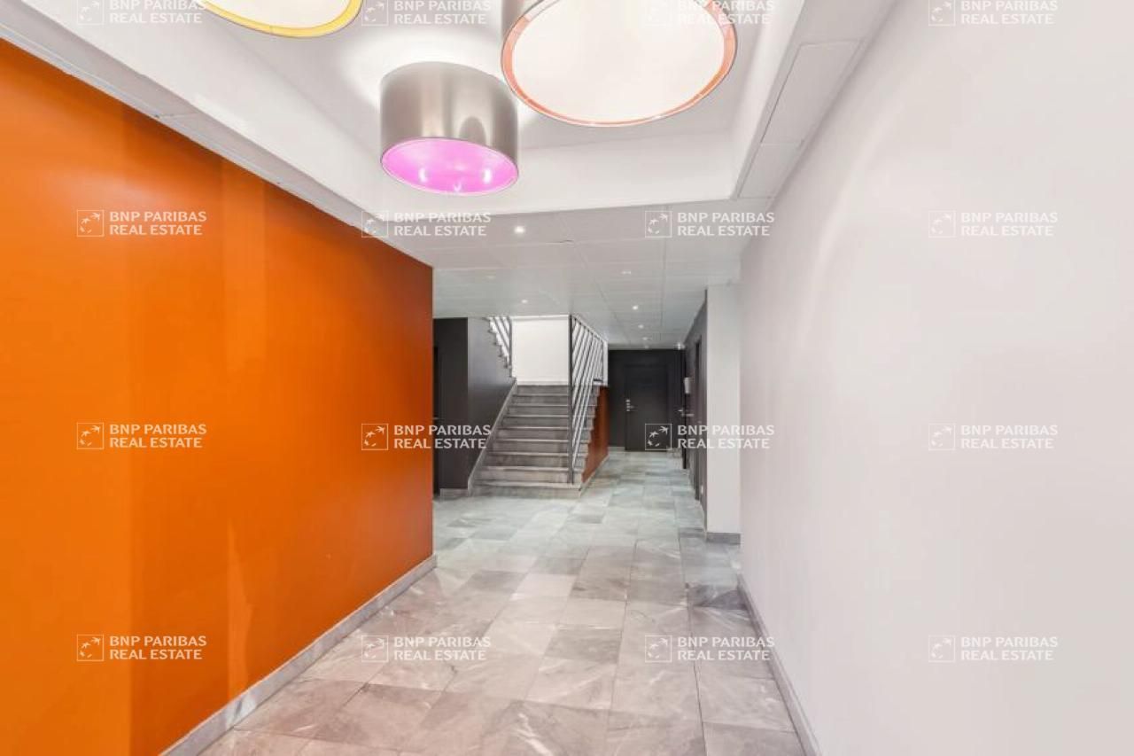 7640 m² pour ce bureaux en location à Vénissieux