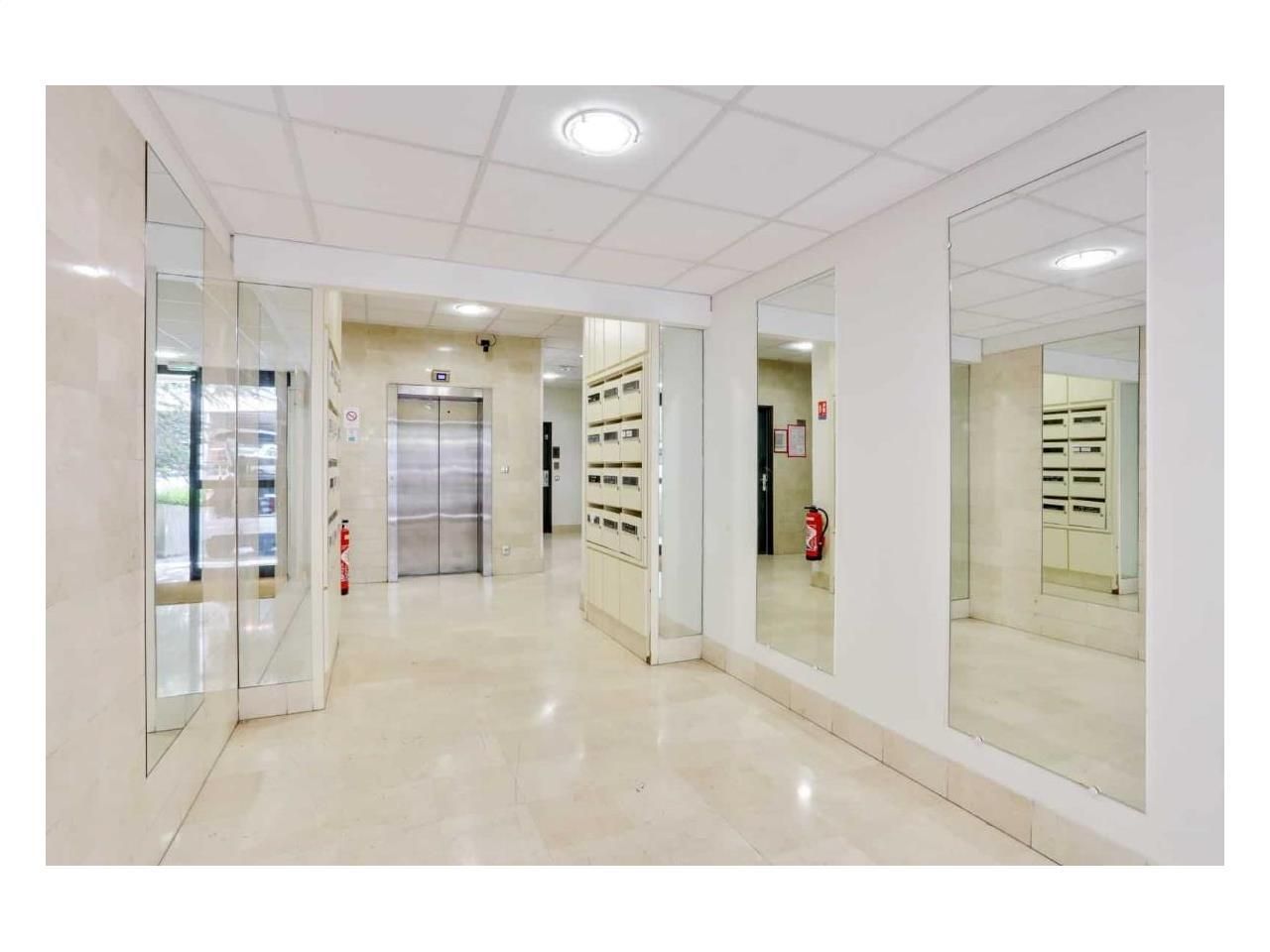 Location Bureaux 1693 m² divisibles 92160 Antony