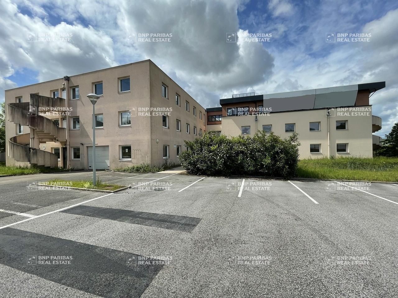 3110.98 m² pour ce bureaux en location à Dijon