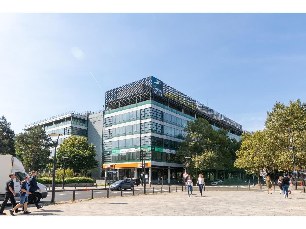 15986 m² pour ce bureaux en location à Saint-denis