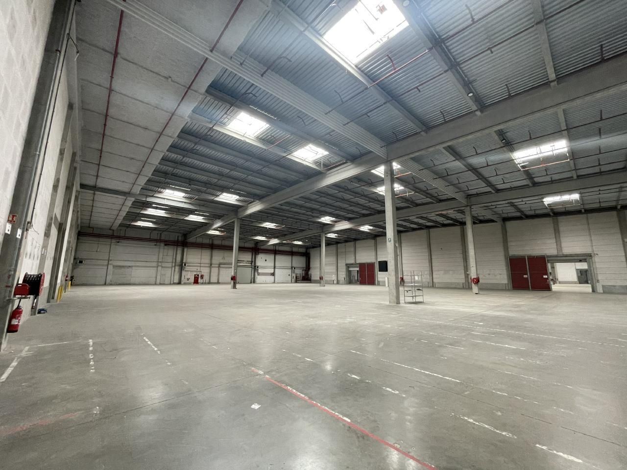 16393 m² pour cetentrepôts classe a en location à Bondoufle