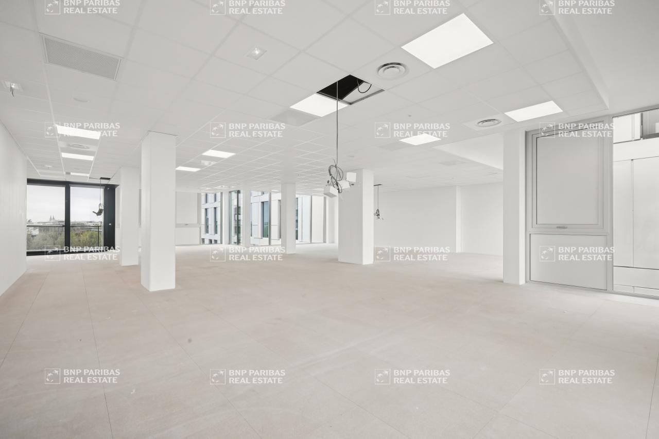 4331.47 m² pour ce bureaux en location à Bruges