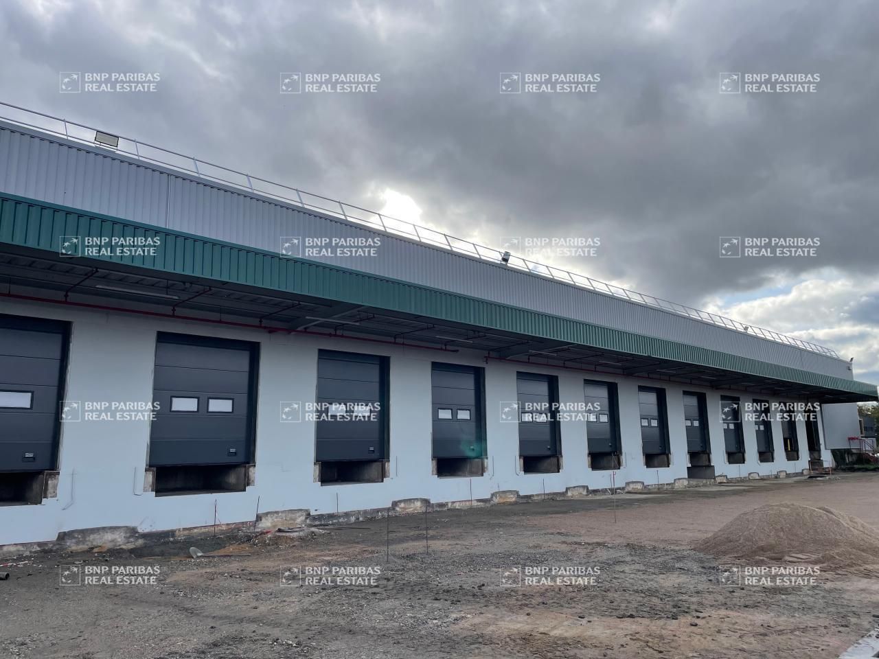 26719 m² pour cetentrepôts classe a en location à Chécy