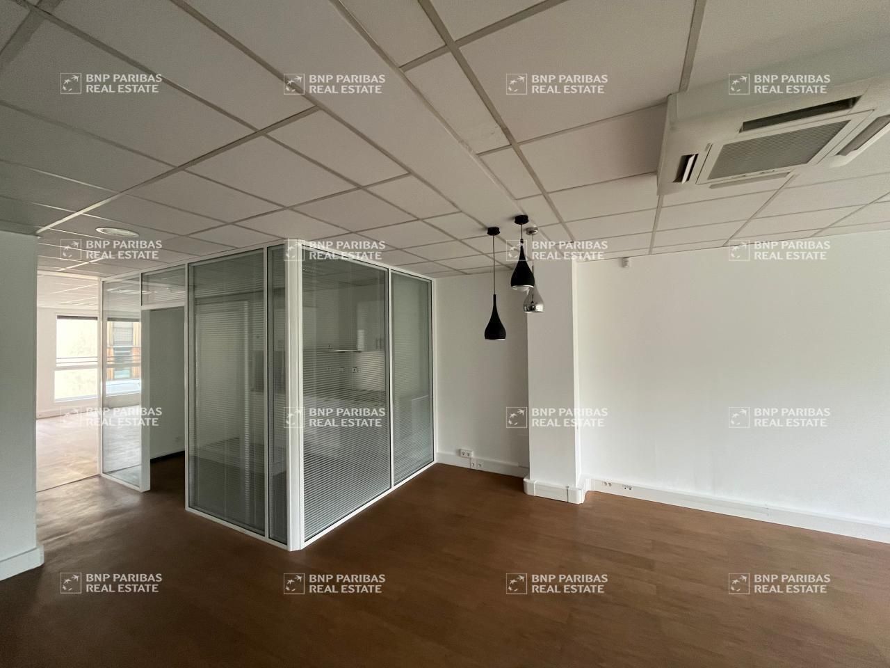 377 m² pour ce bureaux en location à Malakoff