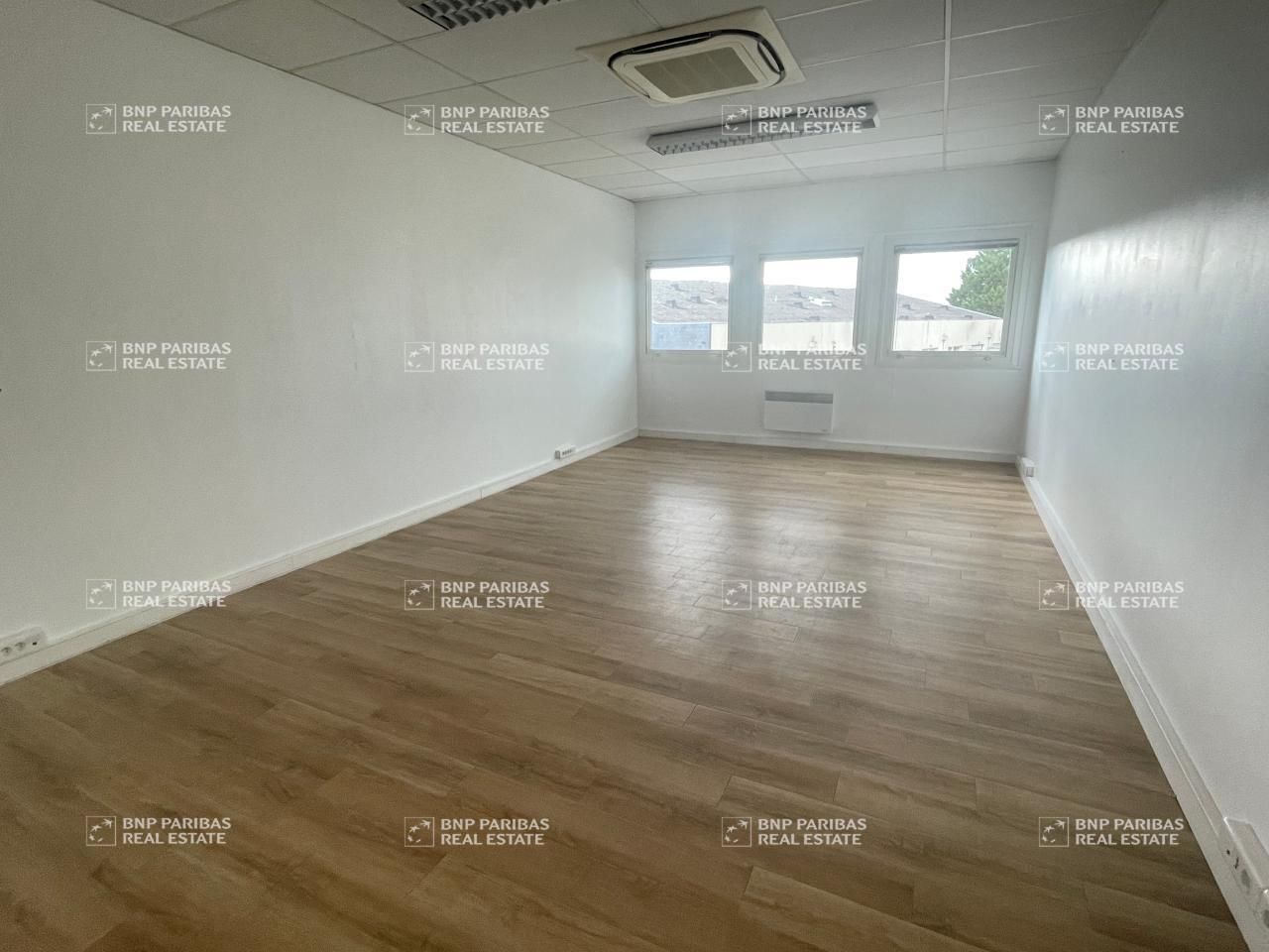 826 m² pour ce bureaux en location à Cesson-sevigne