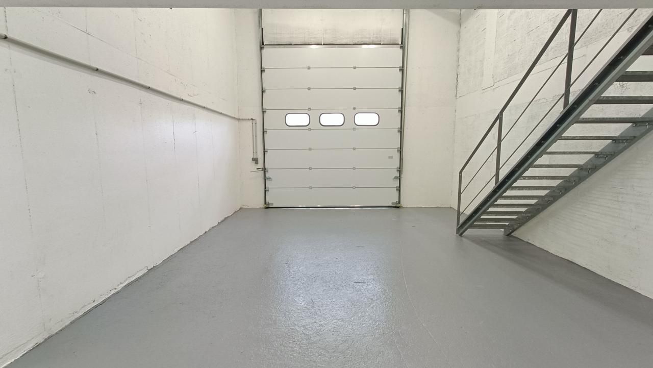 180 m² pour ce activité en location à Les mureaux