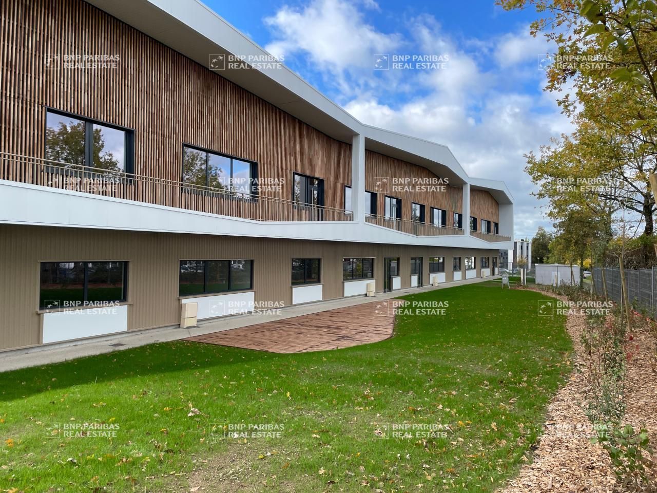 2016 m² pour ce activité en vente à Carquefou