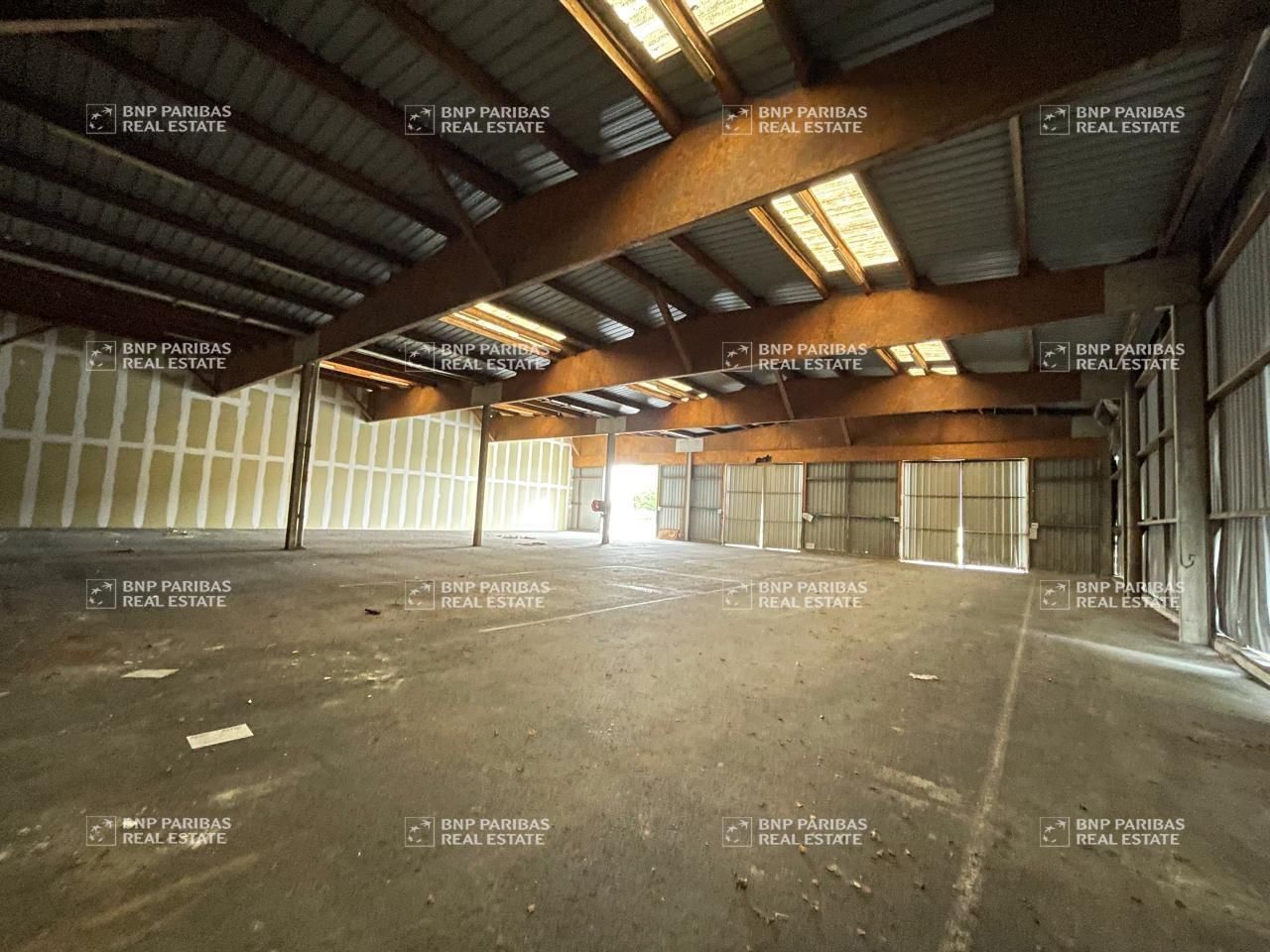 730 m² pour ce activité en location à Vitre