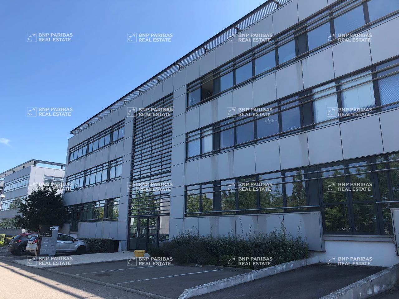 Location Bureaux 407 m² divisibles 69800 Saint-priest