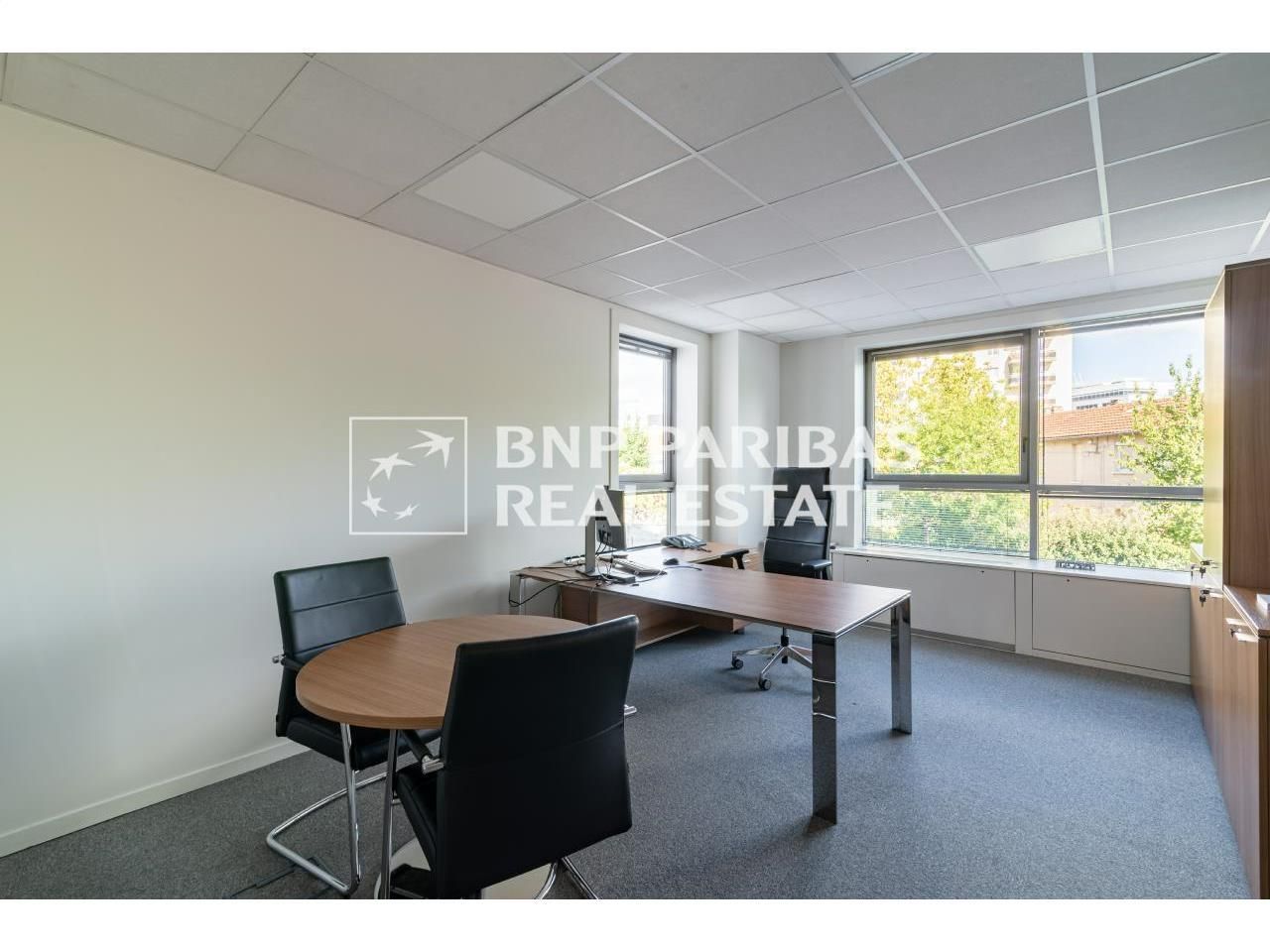2411 m² pour ce bureaux en location à Rueil malmaison